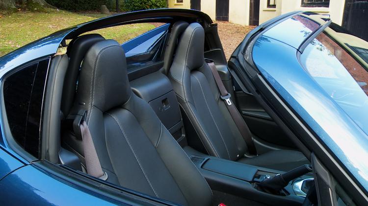 MAZDA MX-5 RF CONVERTIBLE 1.5 [132] Exclusive-Line 2dr